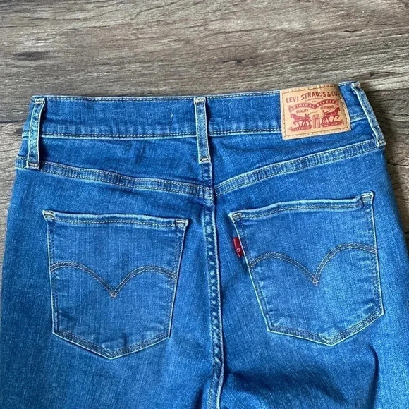 Levis 26 720 High Rise Super Skinny Medium Wash Distressed Jeans - Picture 6 of 8